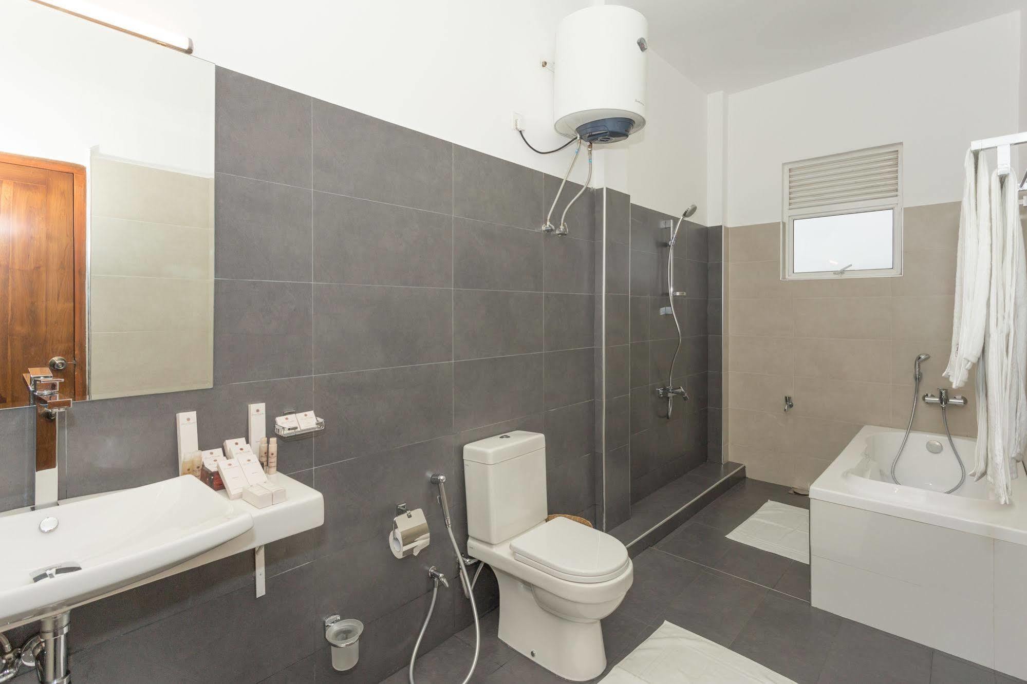 Grand Camellia Hotel Нувара-Елія Екстер'єр фото